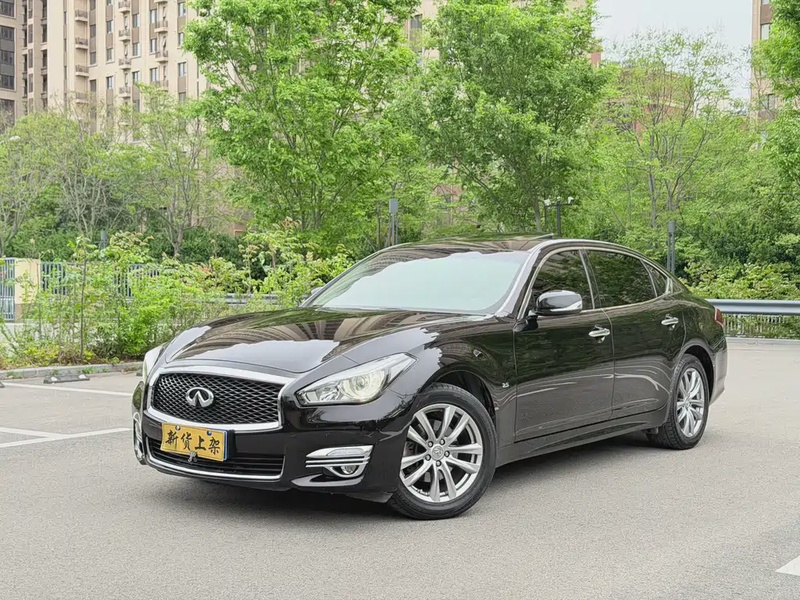 Infiniti Q70