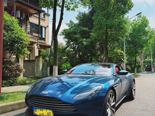 Aston Martin DB11 2020