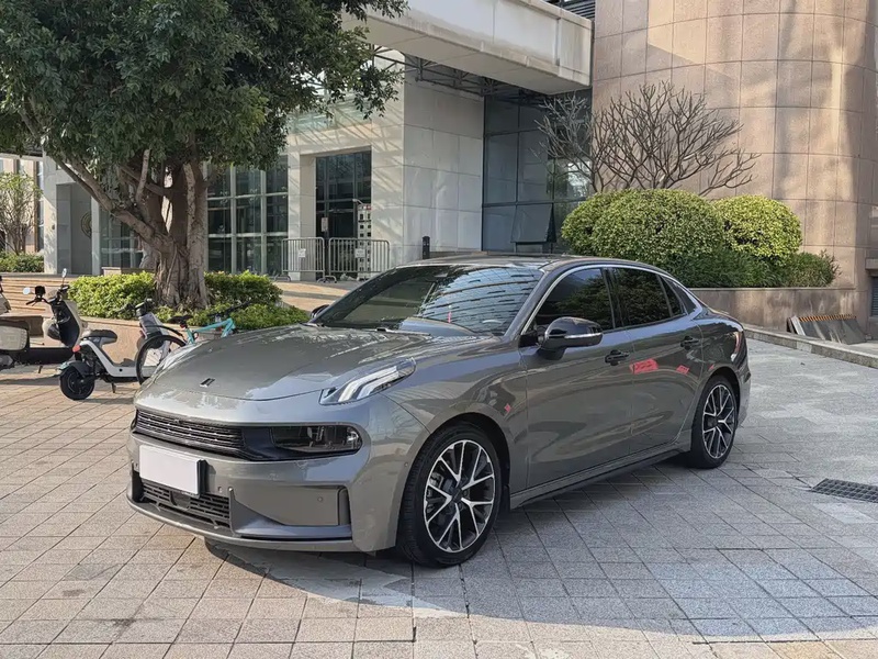 Lynk & Co 03