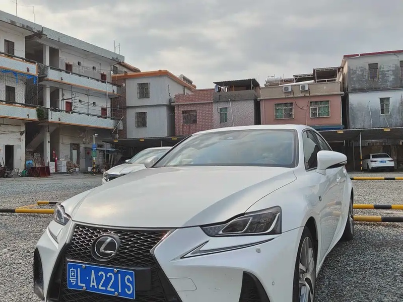 Lexus IS