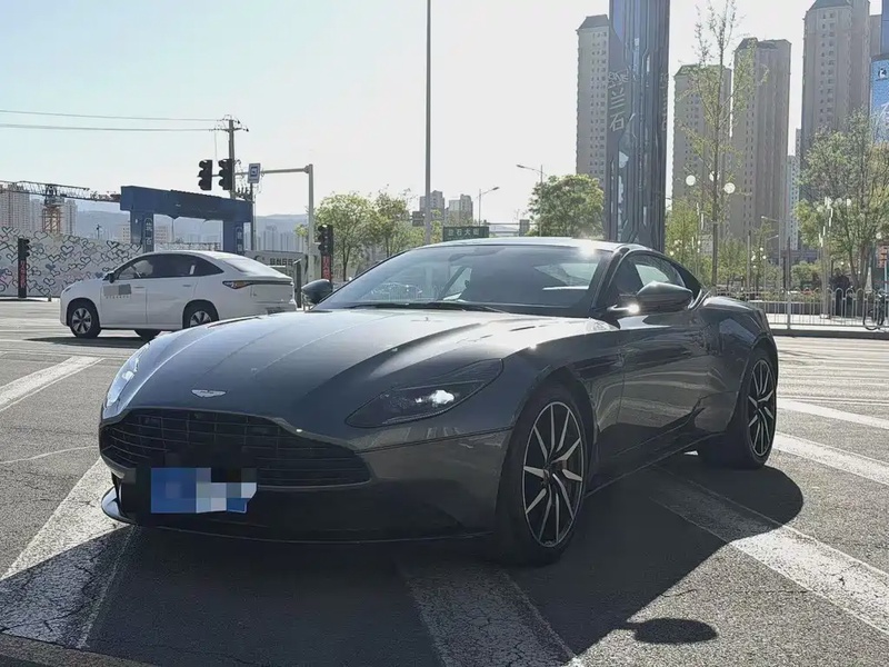 Aston Martin DB11