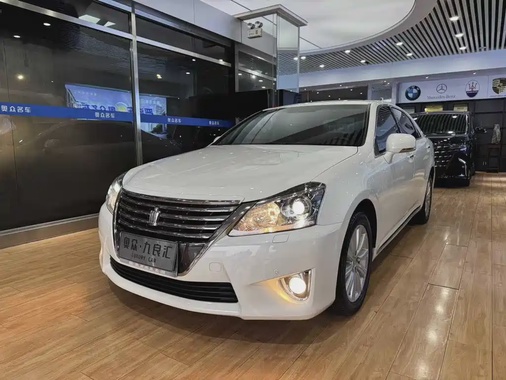 Toyota Crown 2015