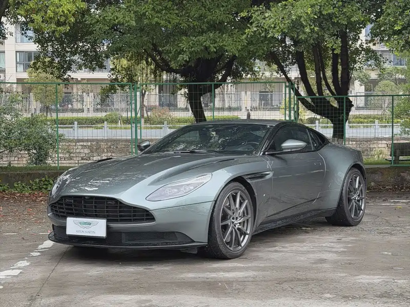 Aston Martin DB11