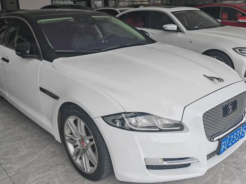 Jaguar XJ