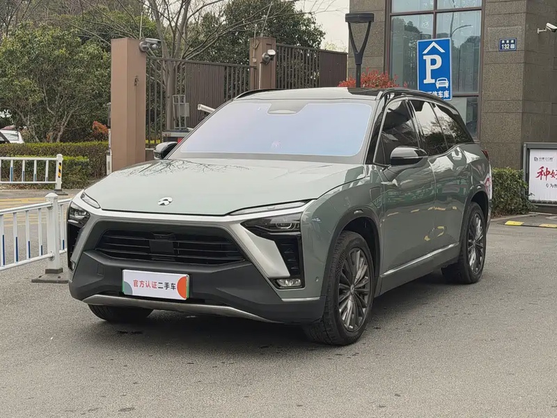 NIO ES8