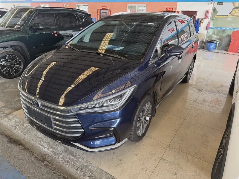 BYD MAX