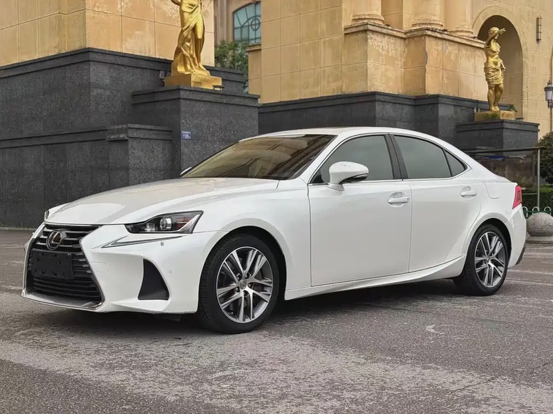 Lexus IS