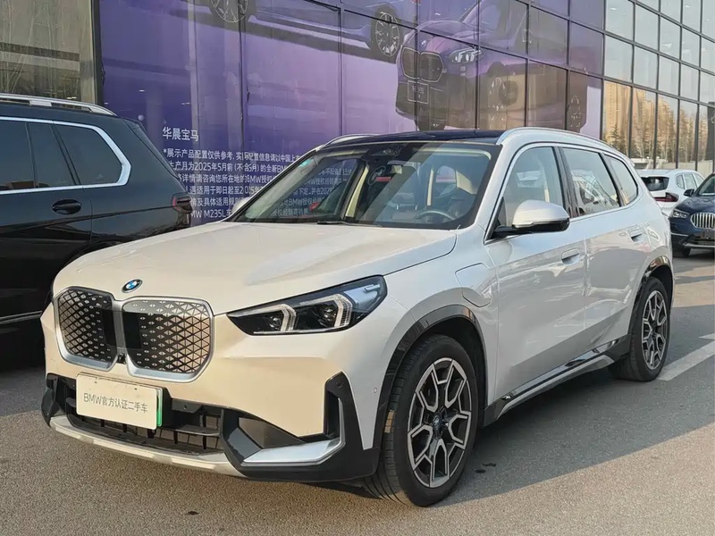 BMW iX1