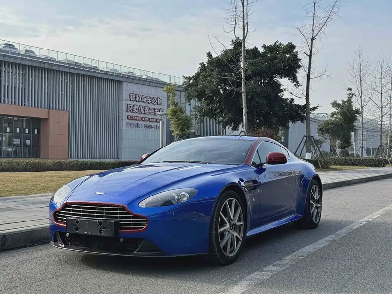 Aston Martin Vantage