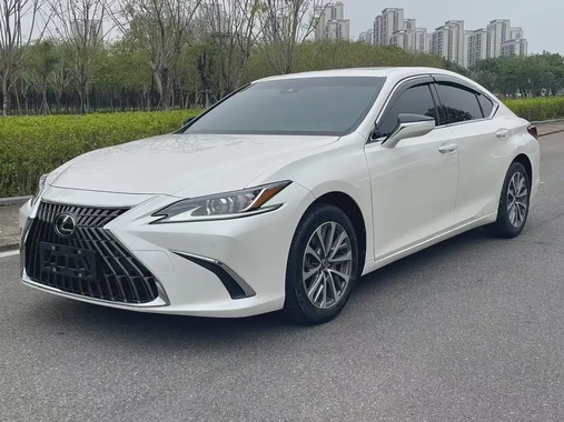 Lexus ES 2024