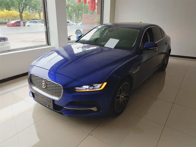 Jaguar XE