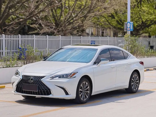 Lexus ES 2022