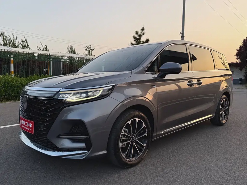 Roewe iMAX8