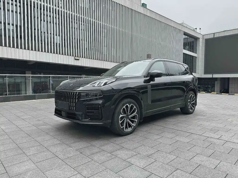 Lynk & Co 09