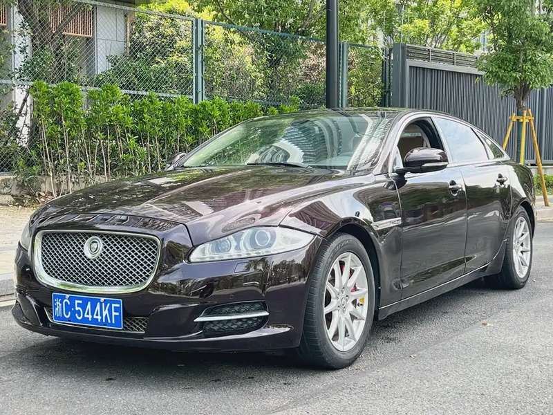 Jaguar XJ