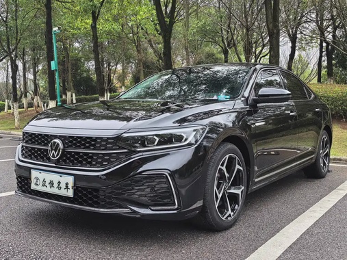 Volkswagen Passat 2023