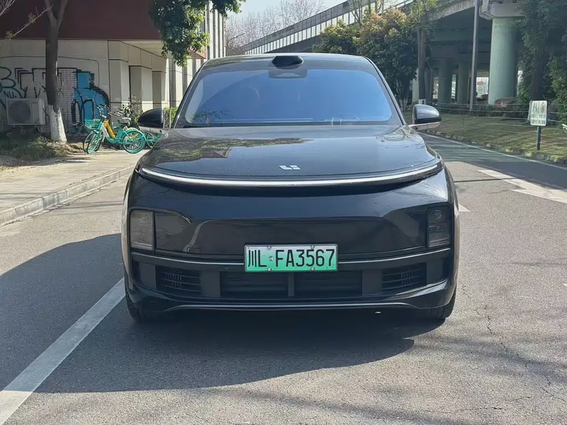 Li Auto L8