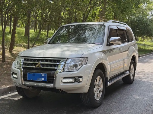 Mitsubishi Pajero 2016