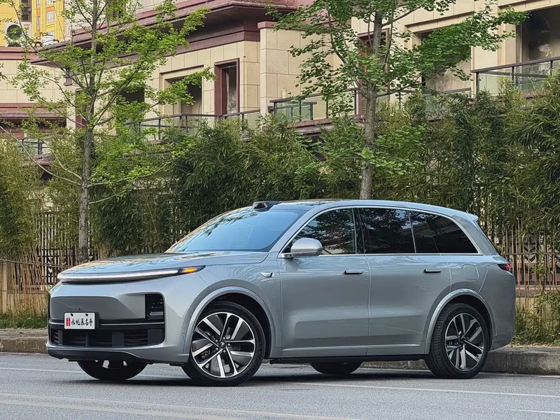 Li Auto L8