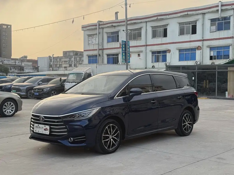BYD MAX
