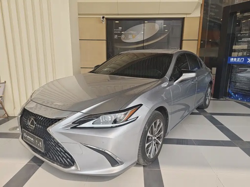 Lexus ES 2022