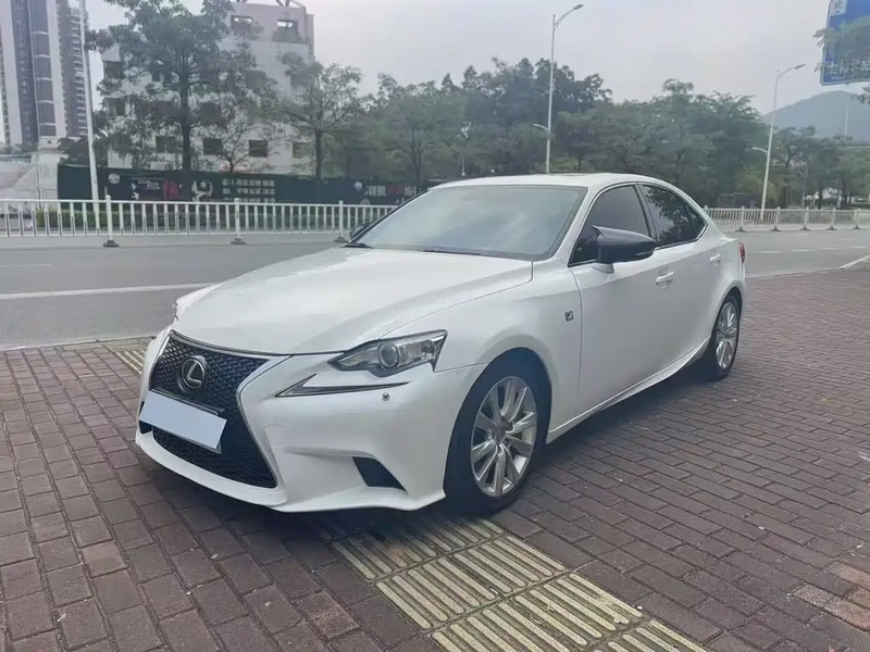 Lexus IS