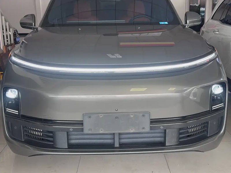Li Auto L8