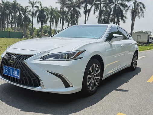 Lexus ES 2021