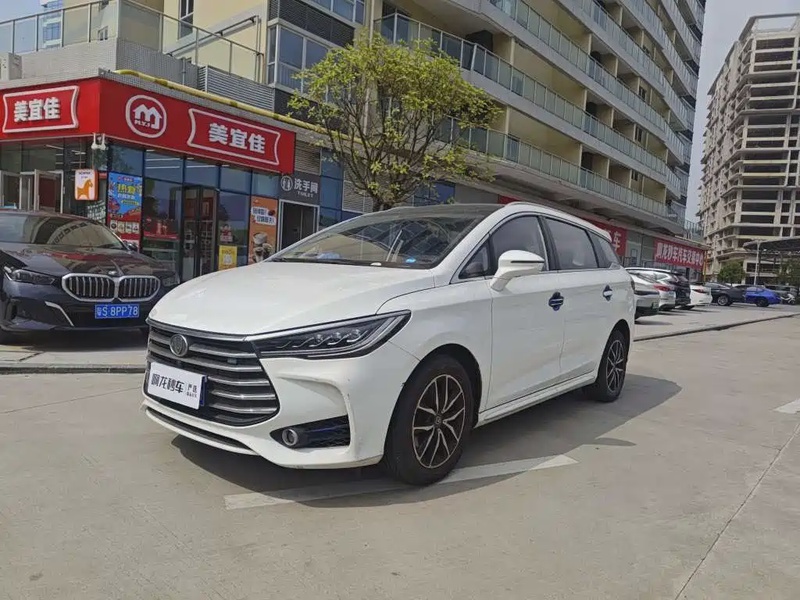 BYD MAX