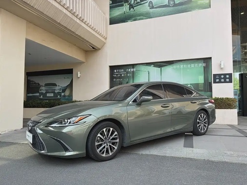 Lexus ES 2022