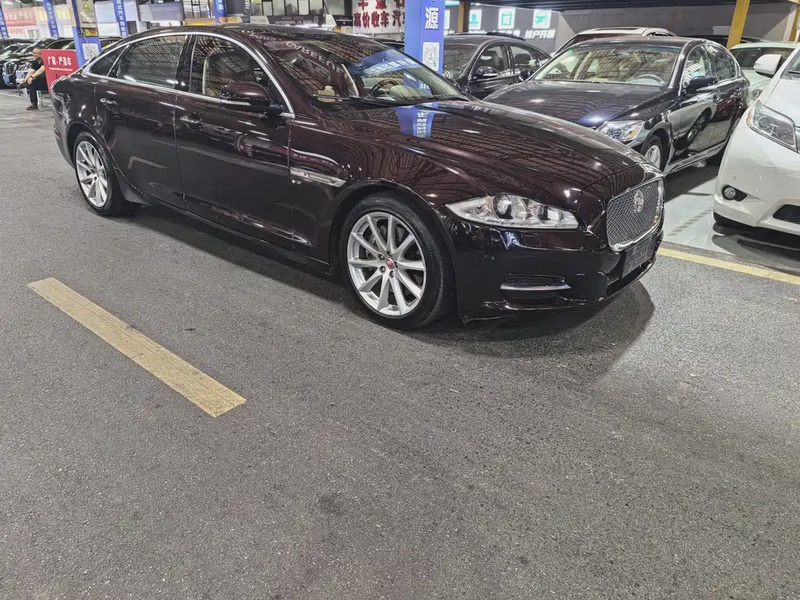 Jaguar XJ