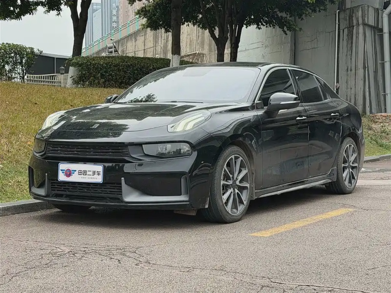 Lynk & Co 03