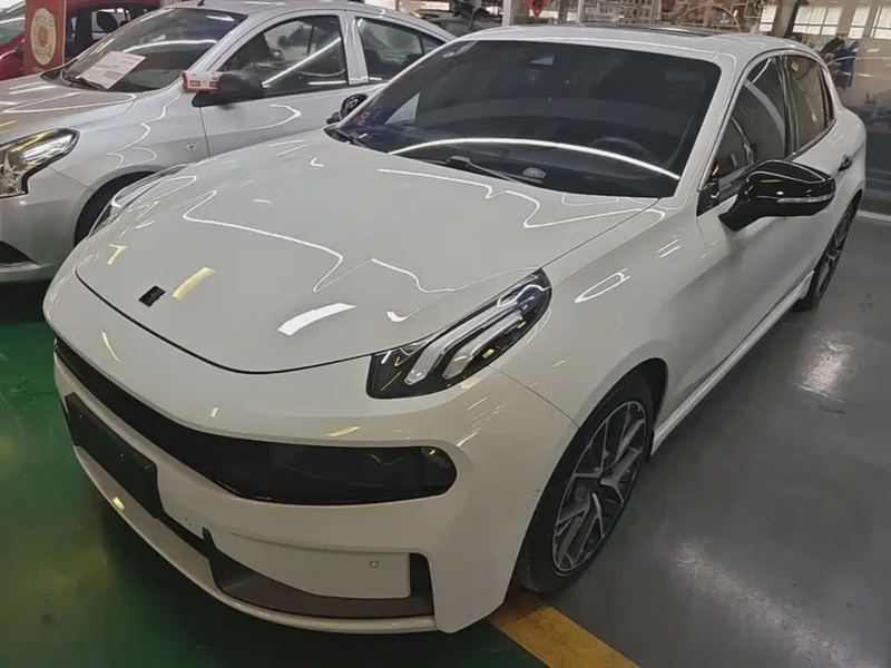 Lynk & Co 03