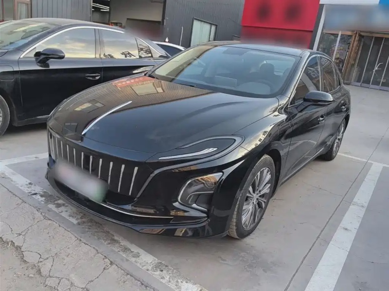 Hongqi E-QM5