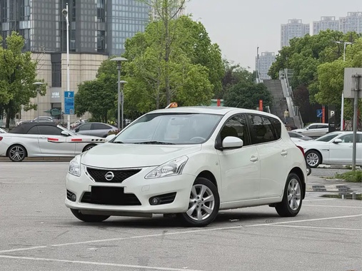 Nissan Tiida 2015