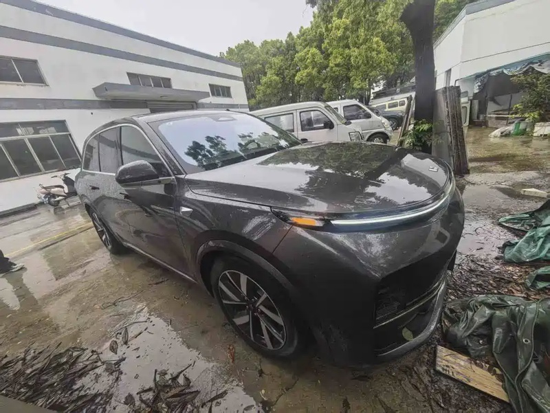 Li Auto L8