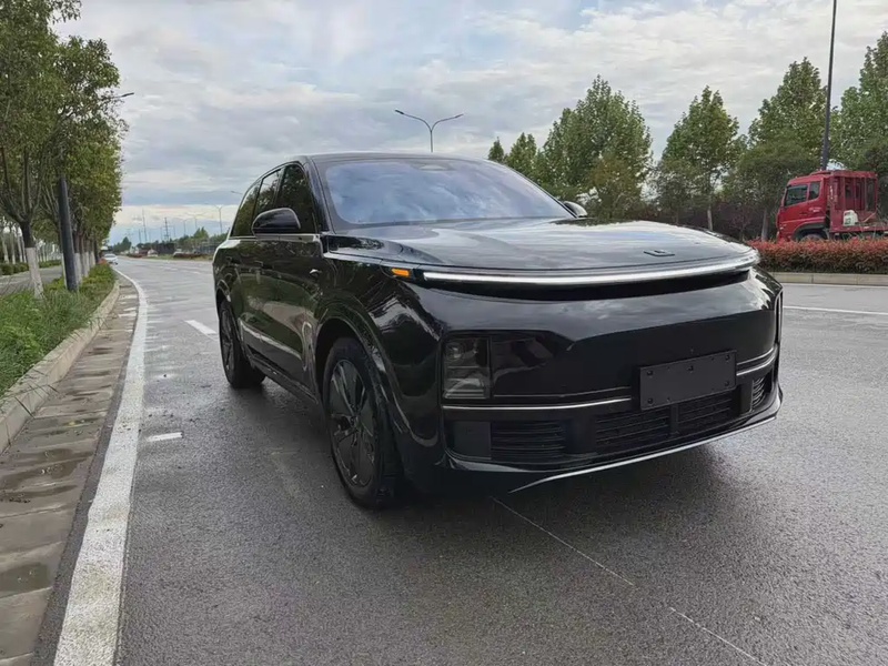 Li Auto L8