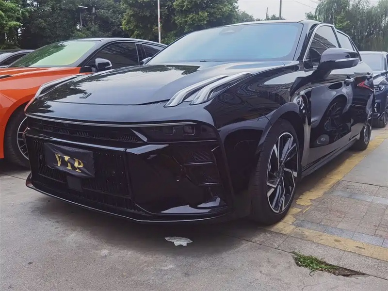 Lynk & Co 03