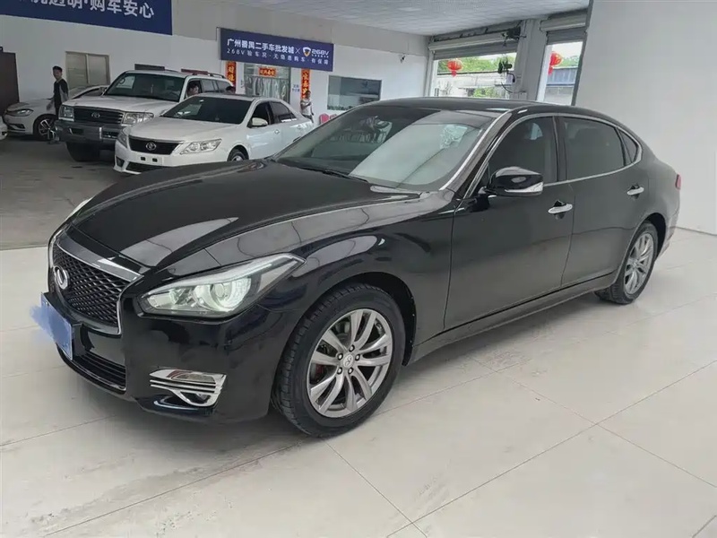 Infiniti Q70