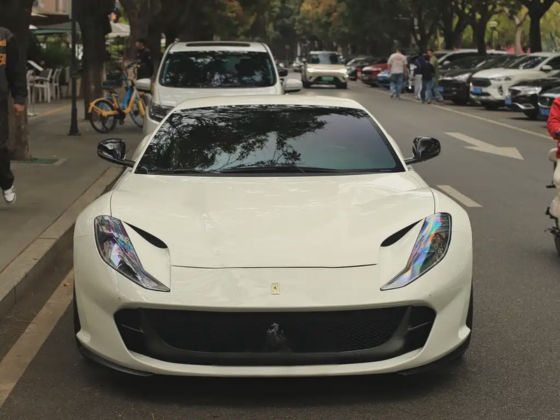 Ferrari 812