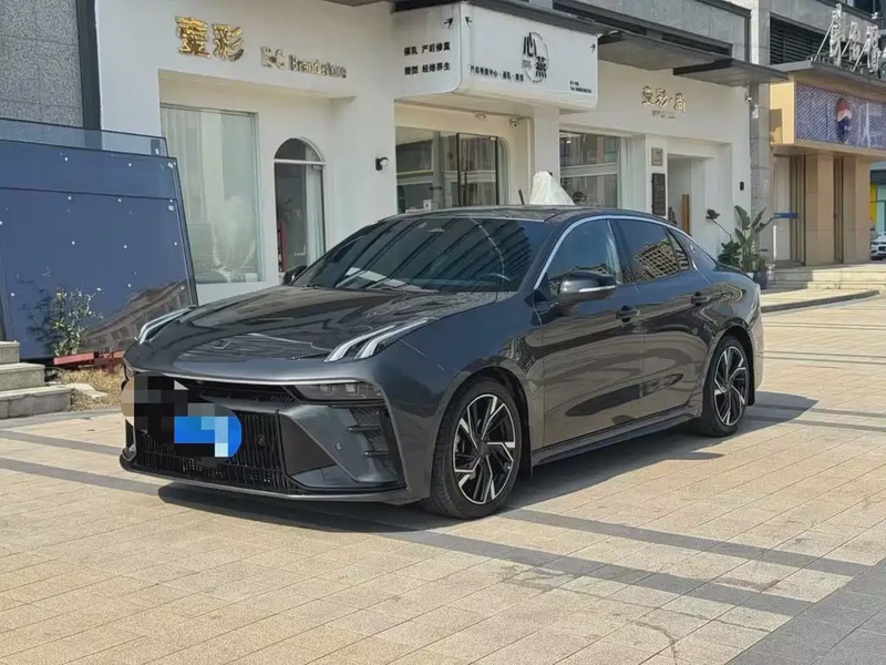 Lynk & Co 03