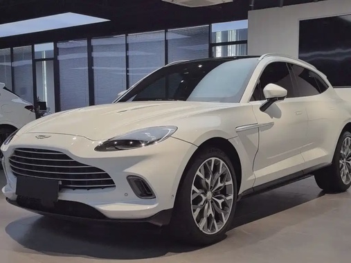 Aston Martin DBX 2025