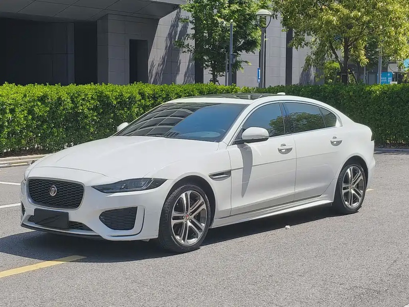 Jaguar XE