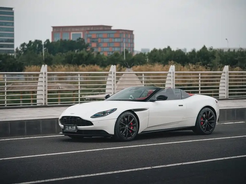 Aston Martin DB11 2019