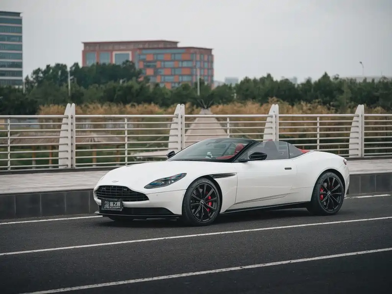 Aston Martin DB11