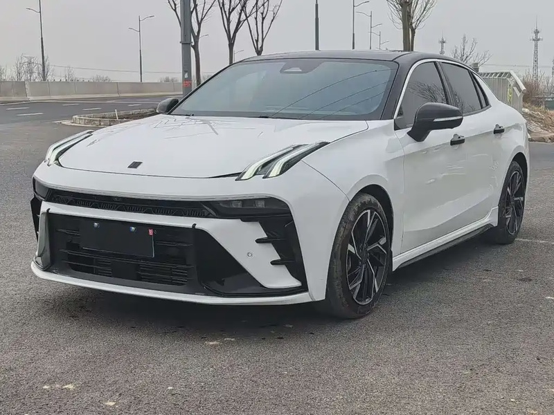 Lynk & Co 03