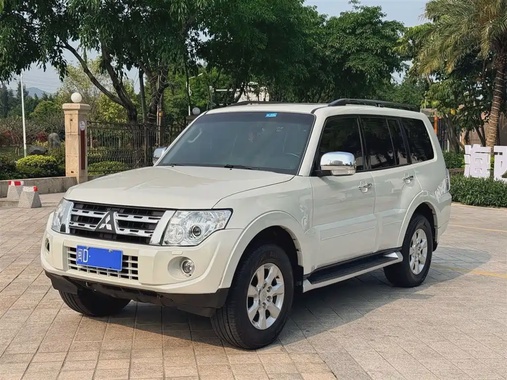 Mitsubishi Pajero 2014