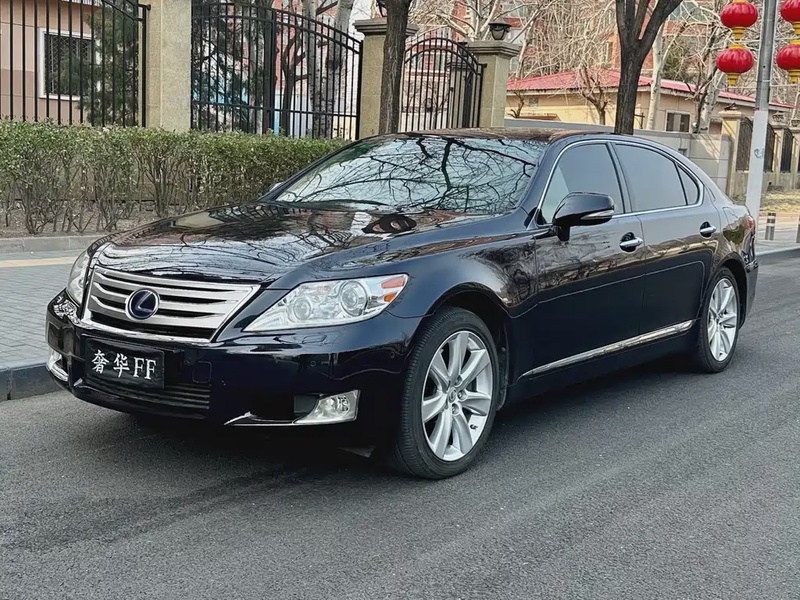 Lexus LS