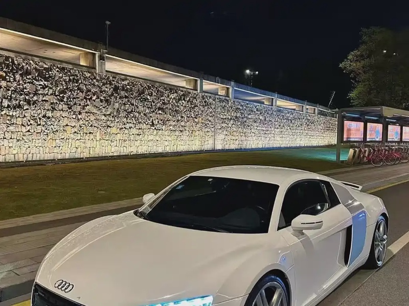 Audi R8