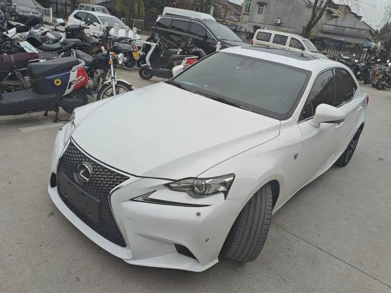 Lexus IS